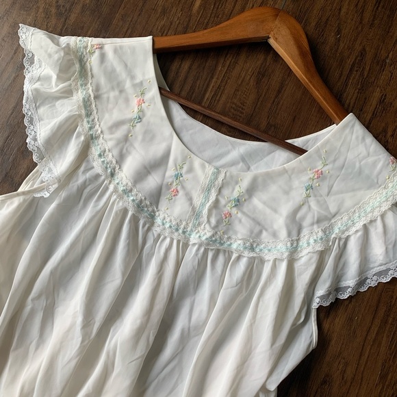 White Floral Embroidered nightgown - Picture 1 of 11